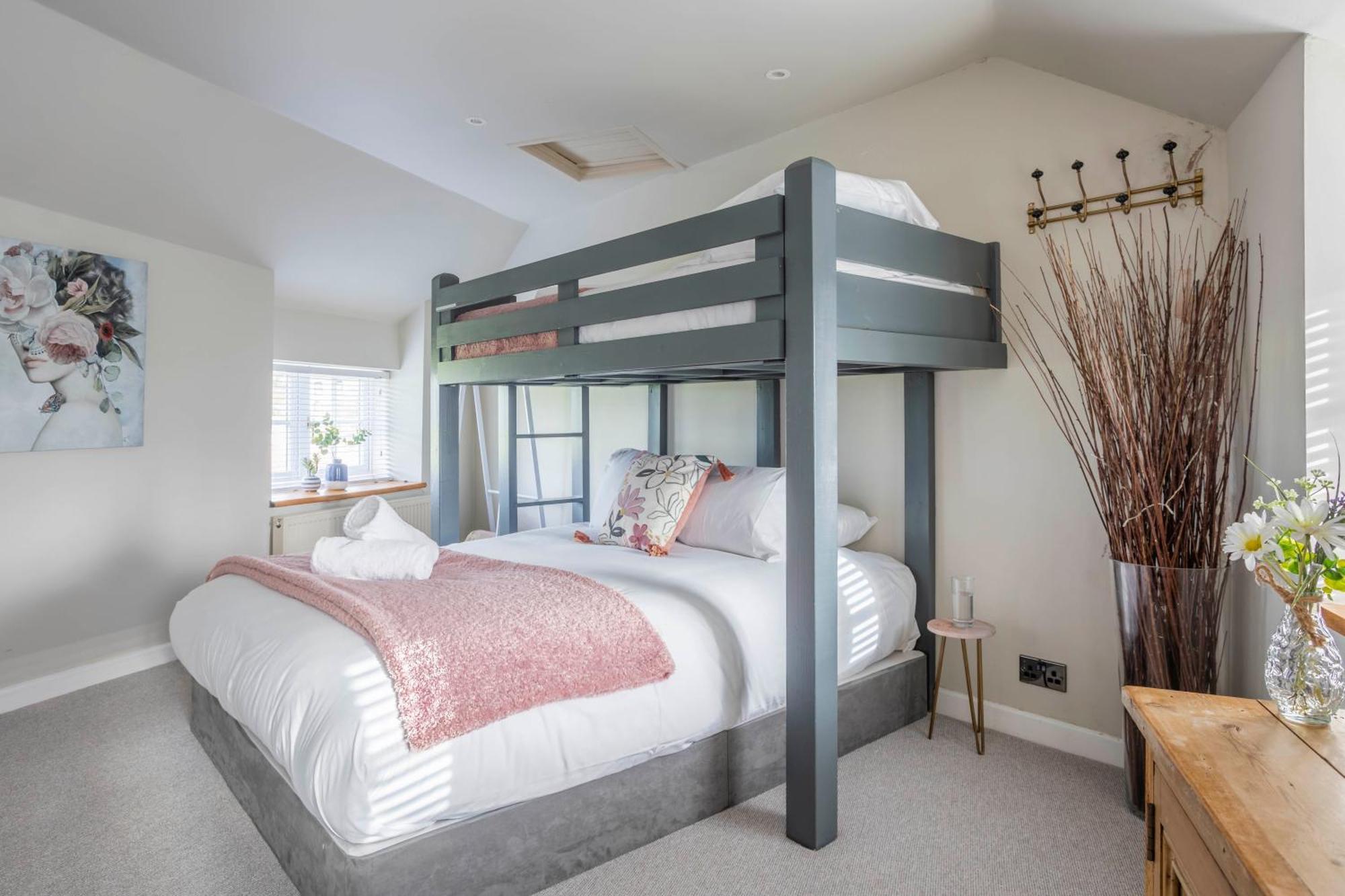 Wisteria View With Hottub & Cabin Sleeps 20 Chippenham  Luaran gambar