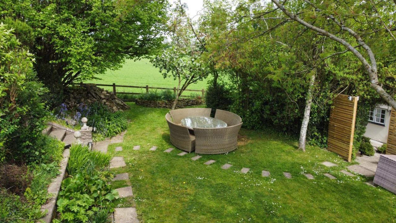 Wisteria View With Hottub & Cabin Sleeps 20 Chippenham  Luaran gambar