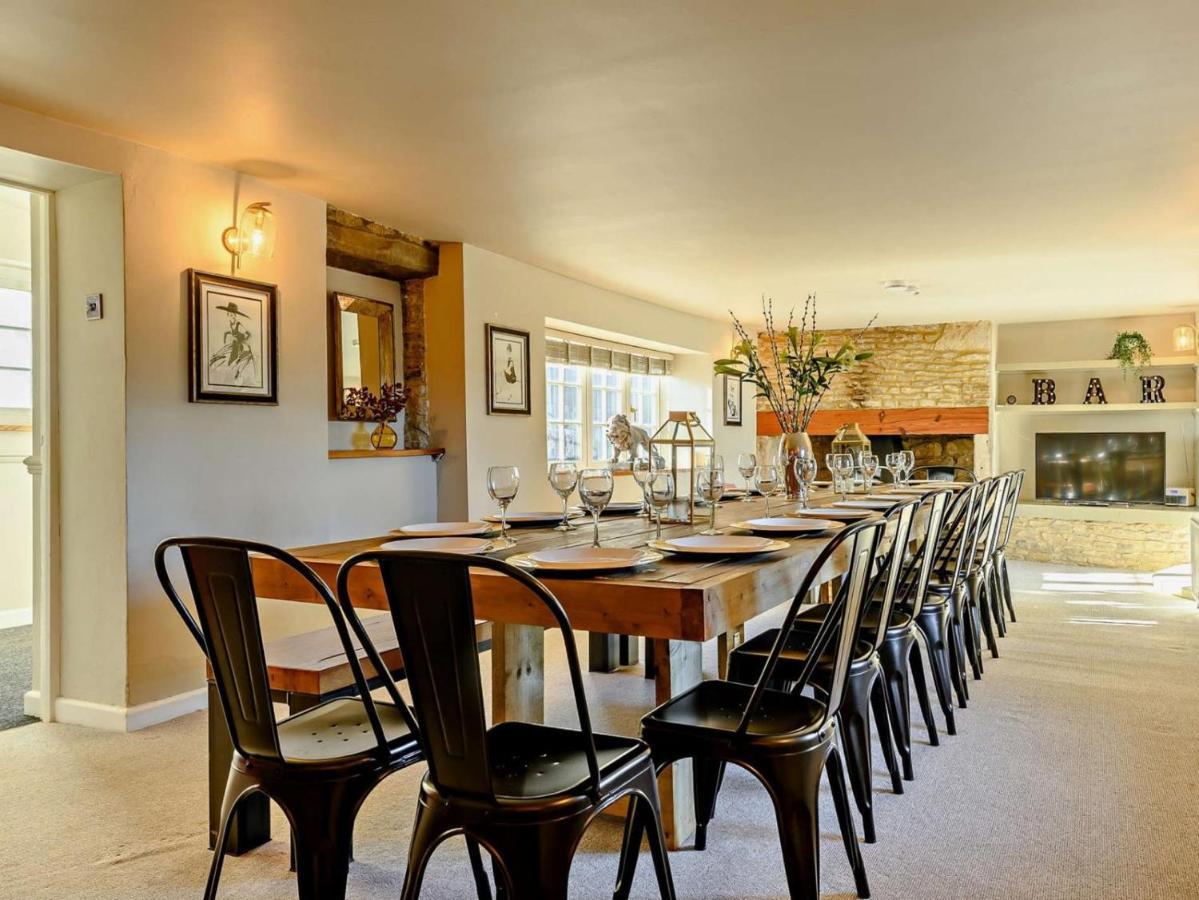 Wisteria View With Hottub & Cabin Sleeps 20 Chippenham  Luaran gambar
