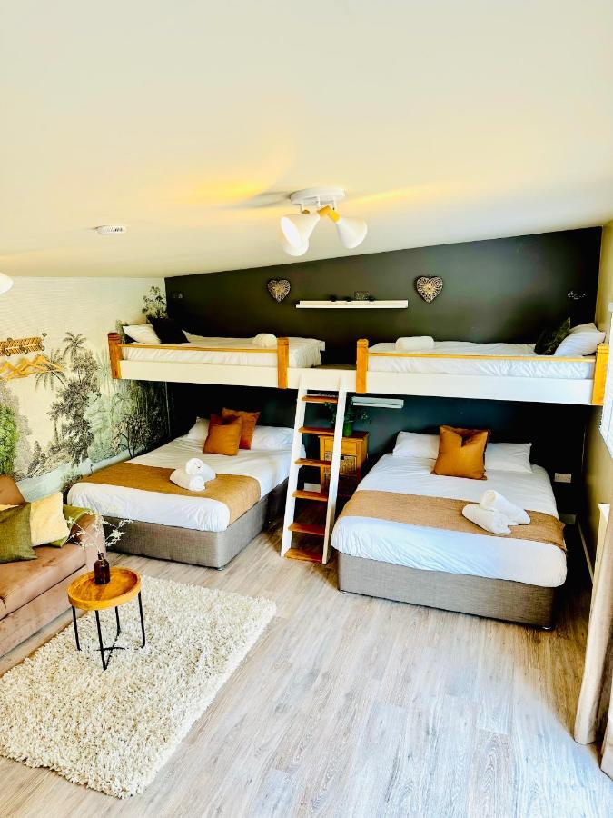 Wisteria View With Hottub & Cabin Sleeps 20 Chippenham  Luaran gambar